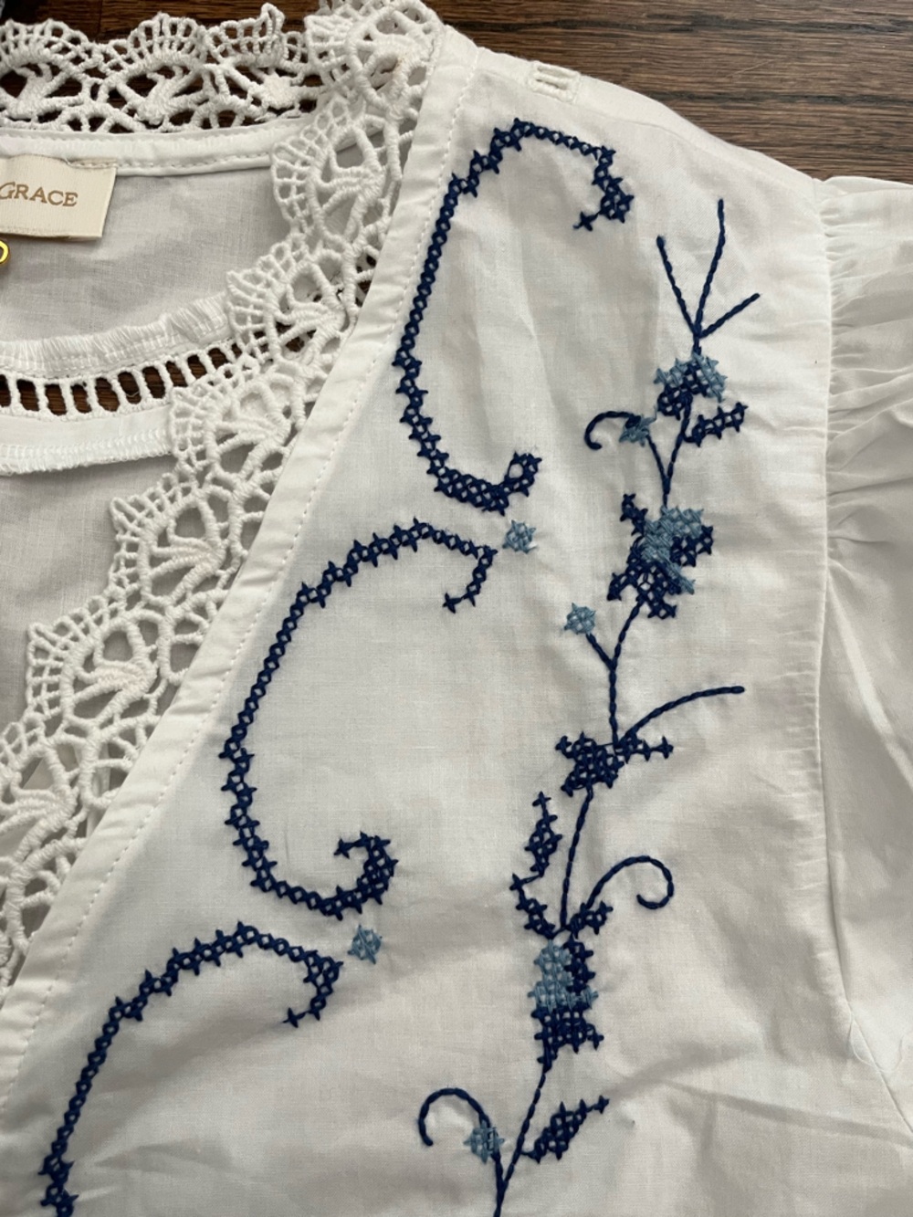 White Embroidered Lace Cropped Top with Blue Floral Details - Picture 5 of 6